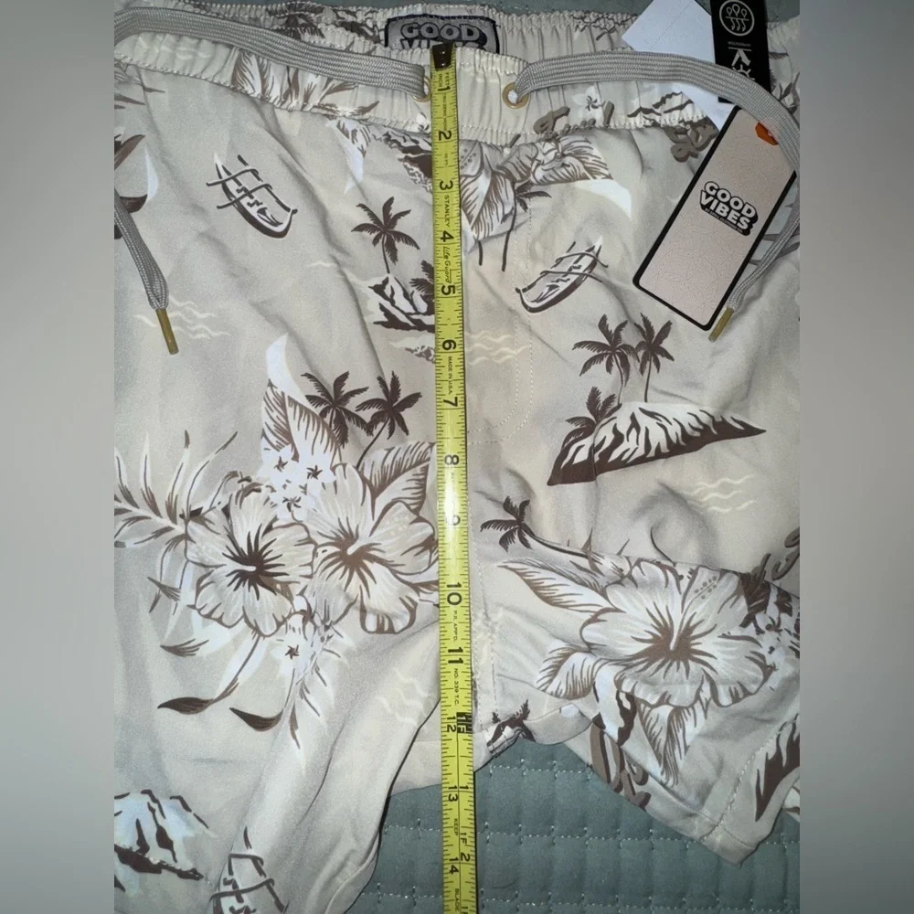Good Vibes Beige/Brown 3 way stretch tropical swim Shorts. Size M. NWT